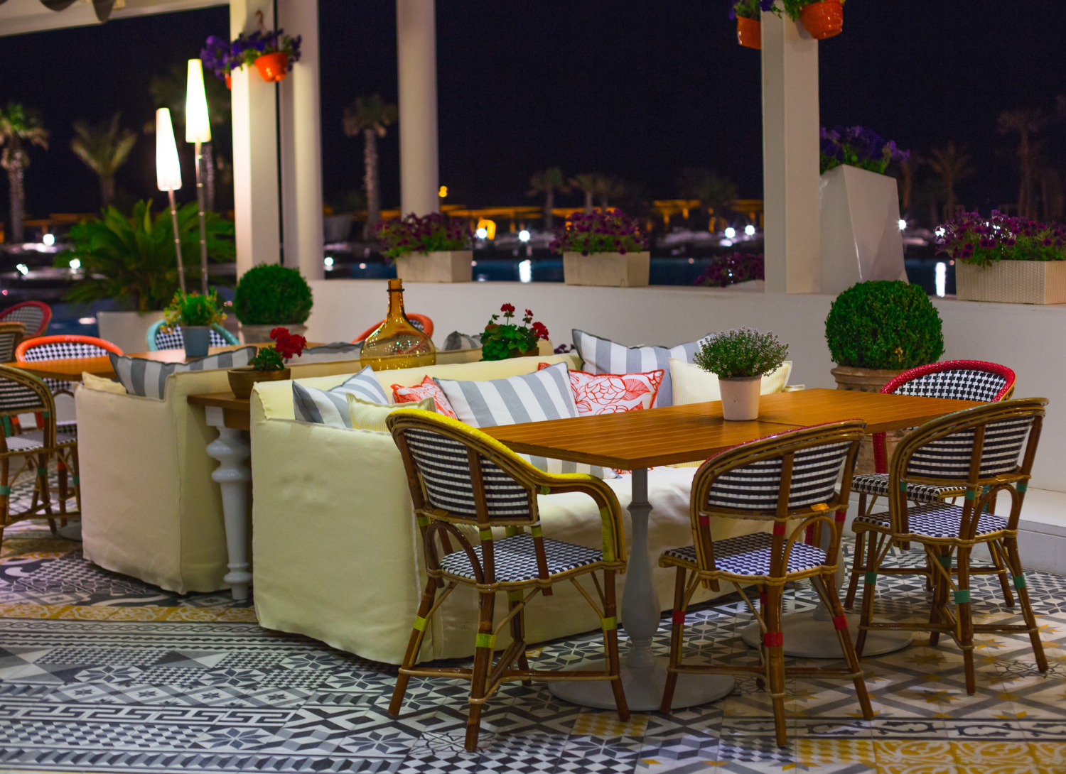 Luxury Hotel Patio Furniture for Alfresco Dining