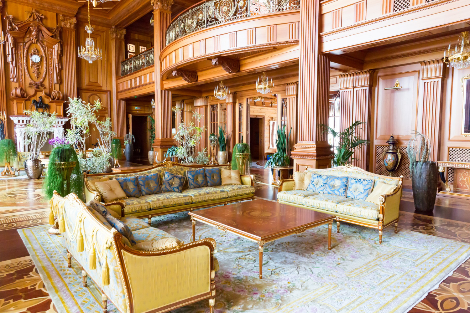 Luxury Baroque Furniture for Iconic Hotel Spaces