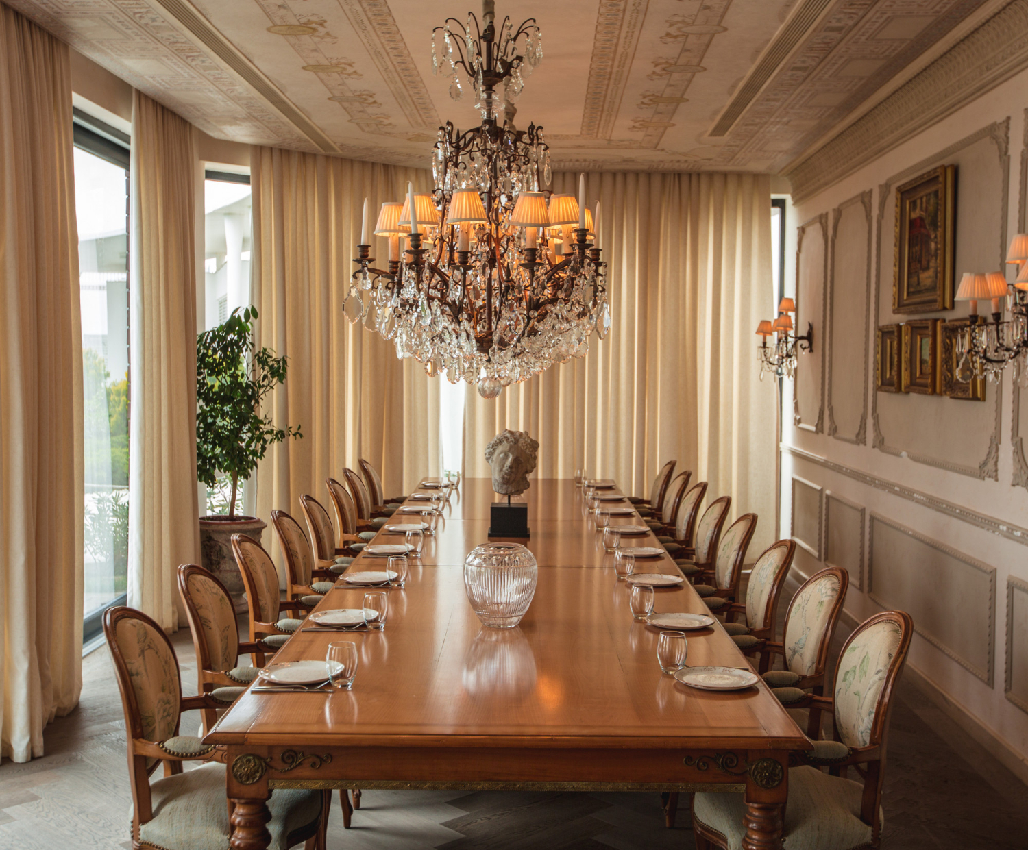 Luxury Hotel Dining Tables for Elegant Restaurants