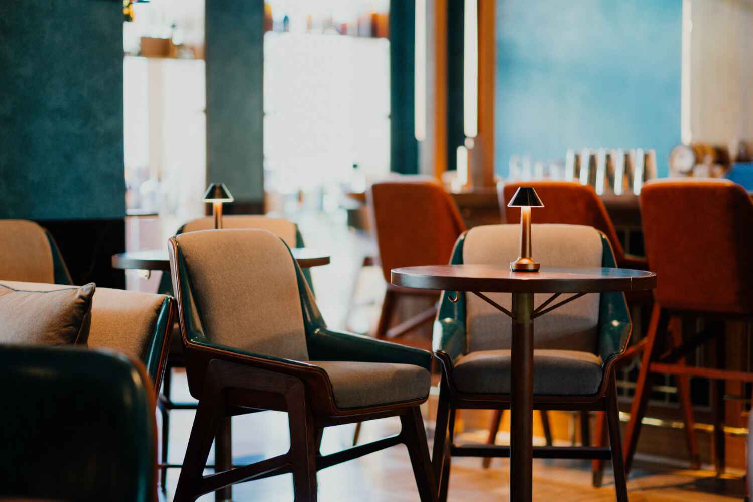 How to Choose Hotel Dining Chairs for High-Traffic Restaurants